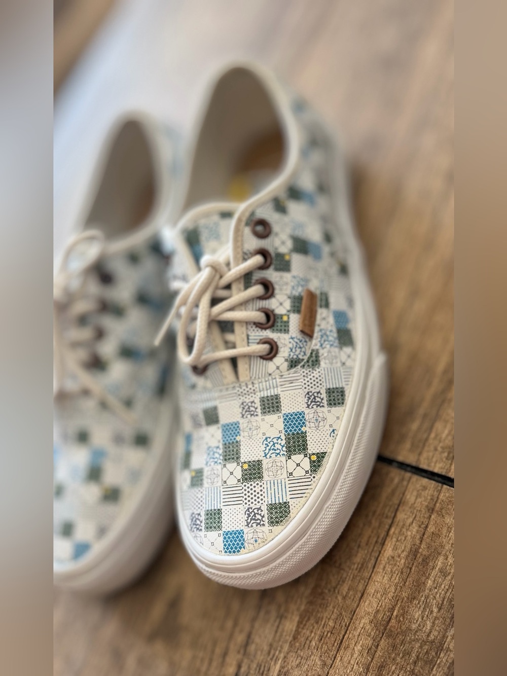 Vans unisex Tiles White Leather size 8.5
Like new condition